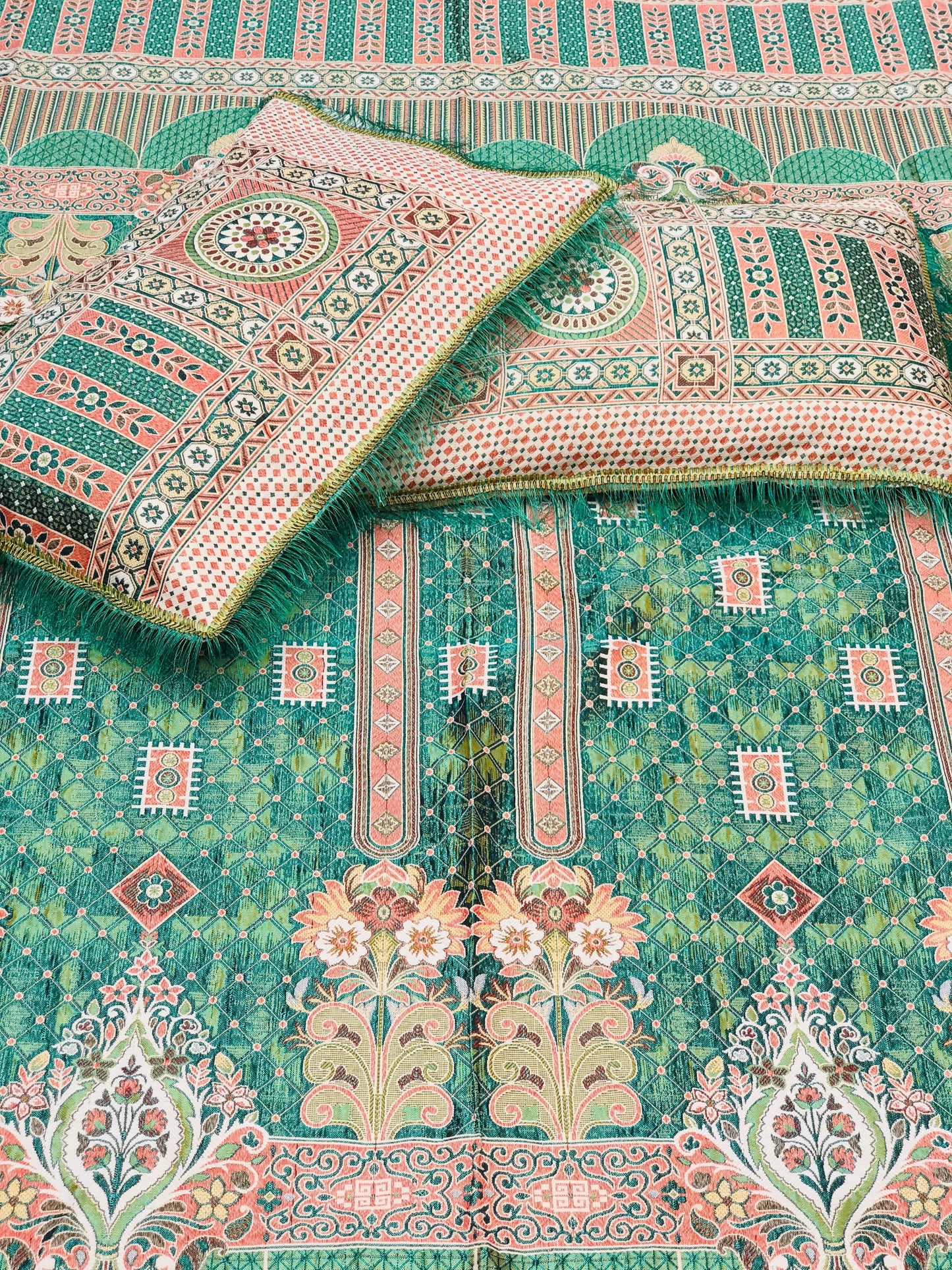Green Red Shade Goldstar 3-Piece Bedsheet – Soft Touch & Elegant Shine