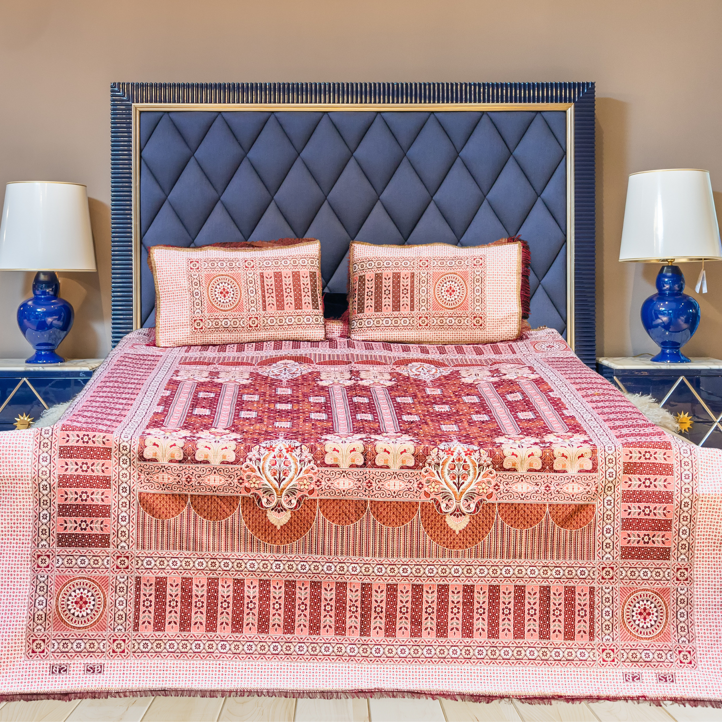 Mehron Red Shade Goldstar 3-Piece Bedsheet – Soft Touch & Elegant Shine
