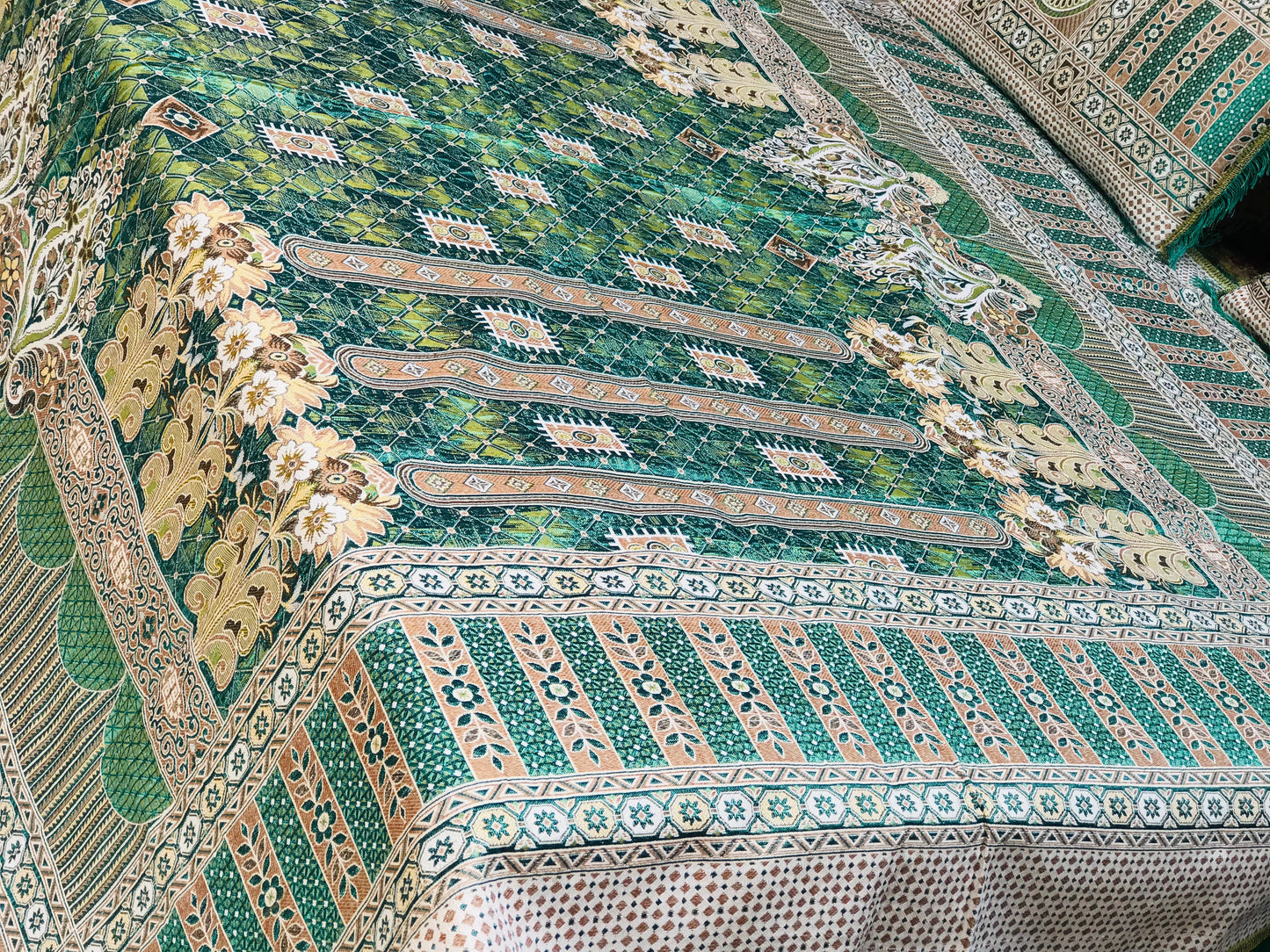 Green Brown Shade Goldstar 3-Piece Bedsheet – Soft Touch & Elegant Shine