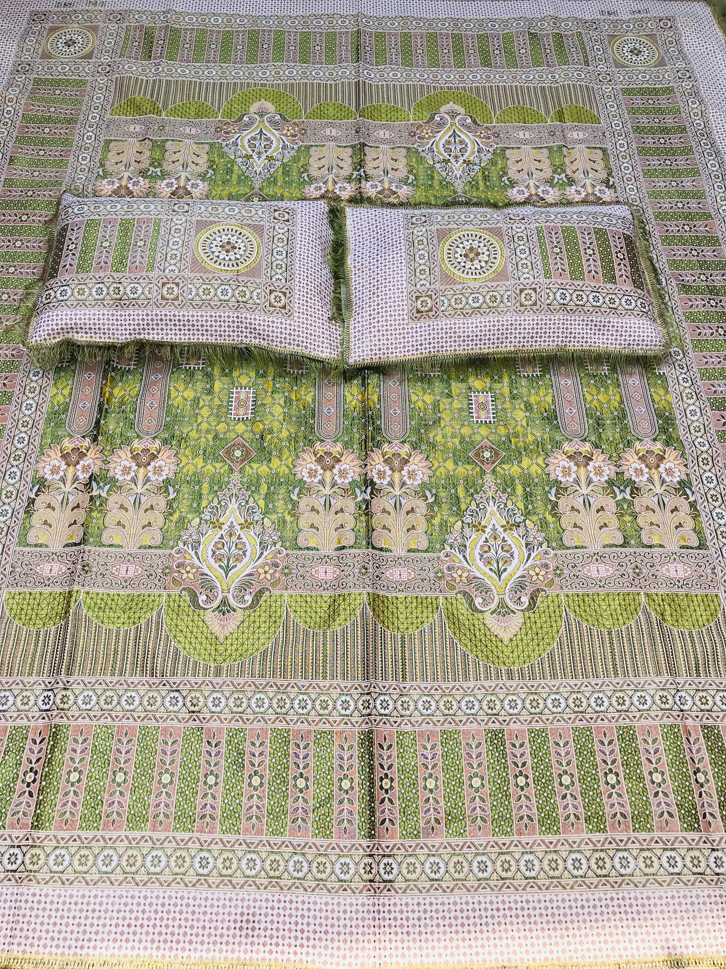 Mehndi Brown Shade Goldstar 3-Piece Bedsheet – Soft Touch & Elegant Shine