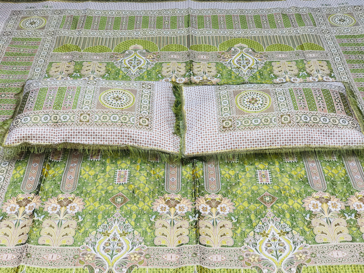 Mehndi Brown Shade Goldstar 3-Piece Bedsheet – Soft Touch & Elegant Shine