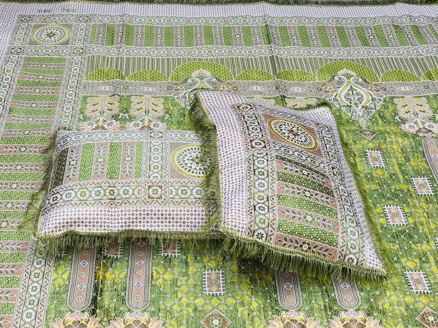 Mehndi Brown Shade Goldstar 3-Piece Bedsheet – Soft Touch & Elegant Shine