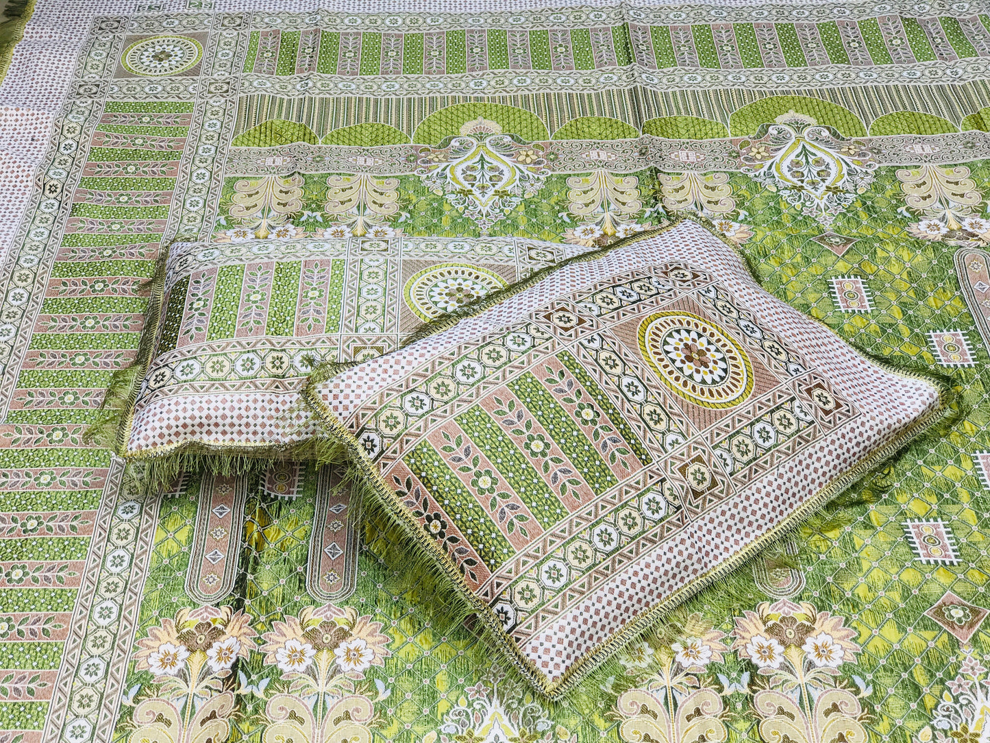 Mehndi Brown Shade Goldstar 3-Piece Bedsheet – Soft Touch & Elegant Shine